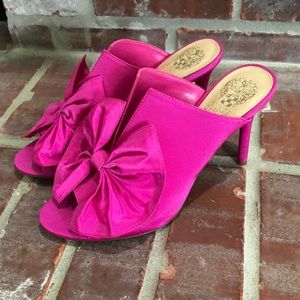 Size 9. Vince Camuto. Ultra Pink heels.